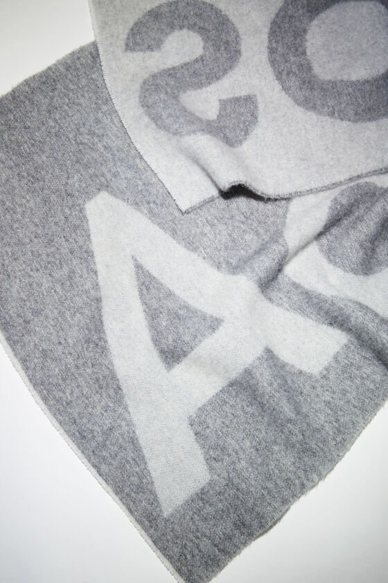 (image for) Convenient Logo Jacquard Scarf